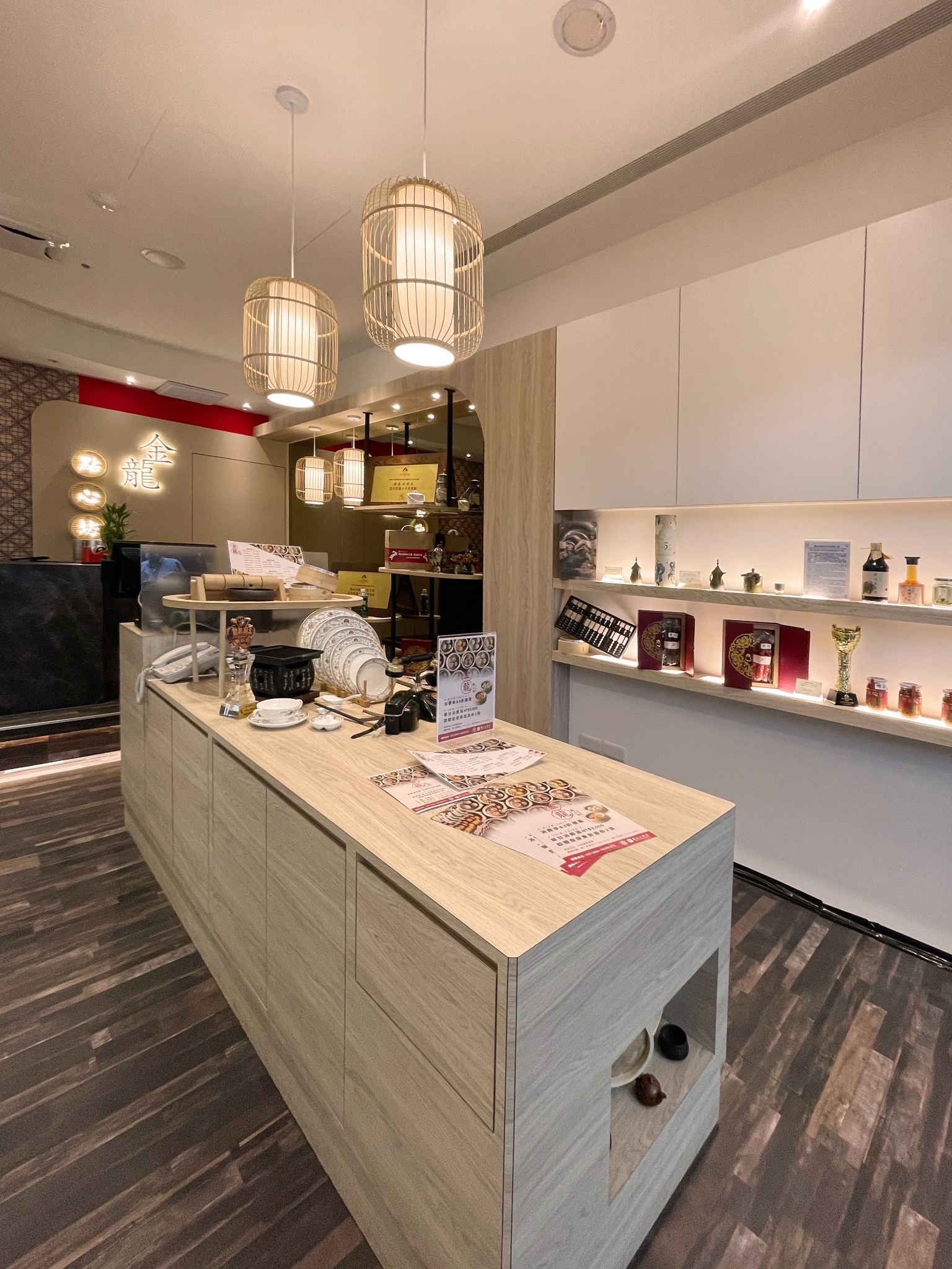 金龍廳店面 櫃台與展示
